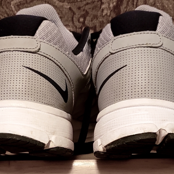 Nike - Picture 4 of 10